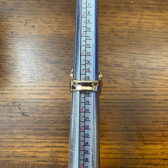 Chunky gold and Black Ring - Picture 5 of 8